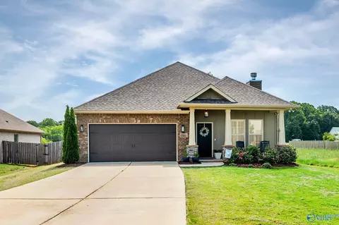 107 Windrose Ln, Huntsville, AL 35810