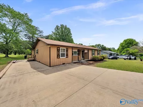 701 Lookout Ter, Fort Payne, AL 35967