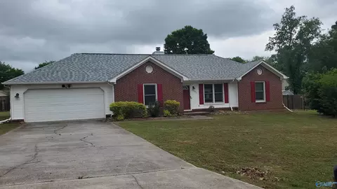 121 Cooper Dr, Huntsville, AL 35811