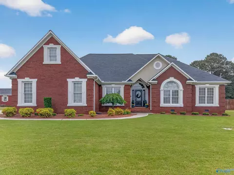 1198 Eagle Crest Blvd, Jacksonville, AL 36265