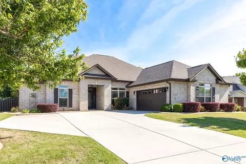 124 Harbor Glen Dr, Madison, AL 35756
