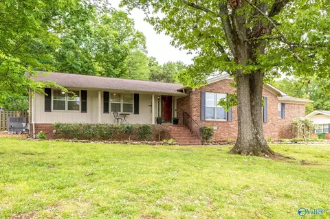 8130 Hillside Ln, Huntsville, AL 35802
