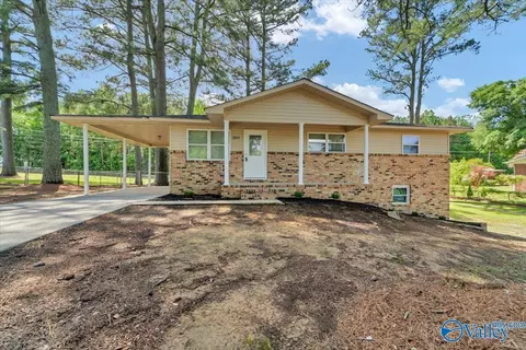 2041 Dialsdale Dr, Cullman, AL 35055