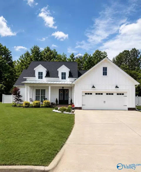 25 Bethel Crest Cir, Hartselle, AL 35640