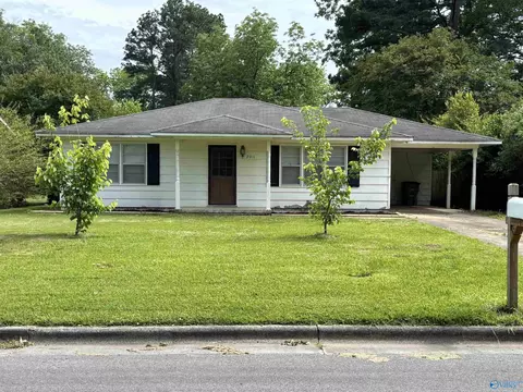 2011 College St, Decatur, AL 35601