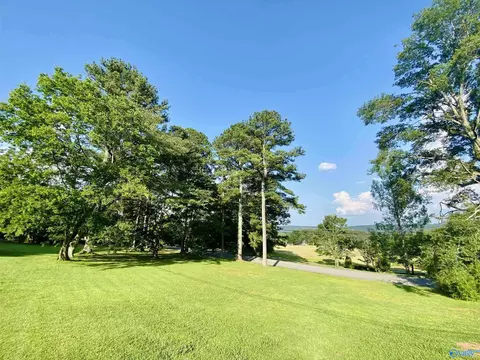 2733 Hilltop Cir, Gadsden, AL 35904