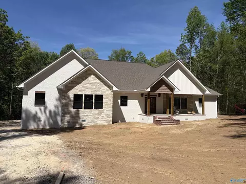 602 SE 4th St, Arab, AL 35016