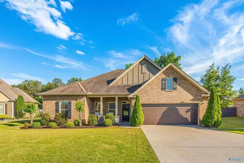 18316 Red Tail St, Athens, AL 35613
