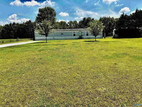 1754 Bobo Section Rd, Hazel Green, AL 35750