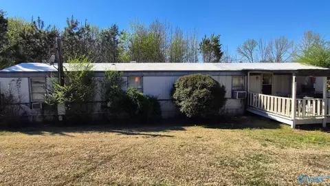 8953 Frankfort Rd, Tuscumbia, AL 35674