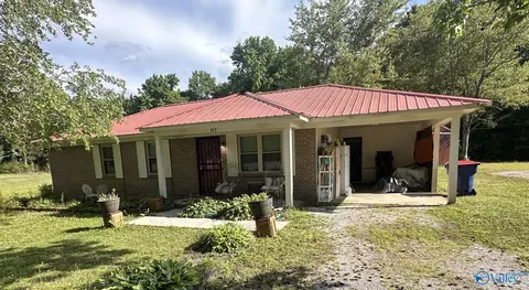 572 Jefferson St, Courtland, AL 35618