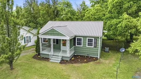 605 4th St, Fort Payne, AL 35967