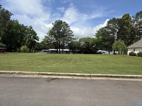 109 Riveria Dr, Guntersville, AL 35976