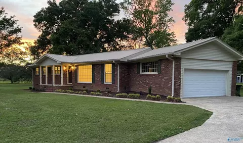 303 Van Buren St, Scottsboro, AL 35768