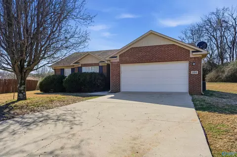 104 Bataleur Ct, Huntsville, AL 35811