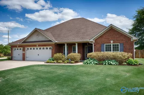 8548 Rolling Oaks Dr, Owens Cross Roads, AL 35763