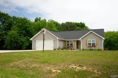 208 Ky Creed Ln, Rainsville, AL 35986