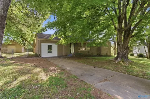 2217 Barrywood Cir, Huntsville, AL 35810