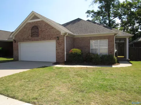 141 Canterbury Dr, Madison, AL 35758