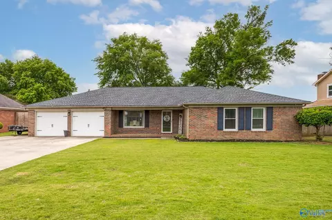 2205 Victoria Dr, Decatur, AL 35603