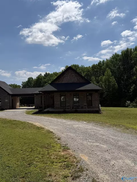 1053 Butter And Egg Rd, Hazel Green, AL 35750