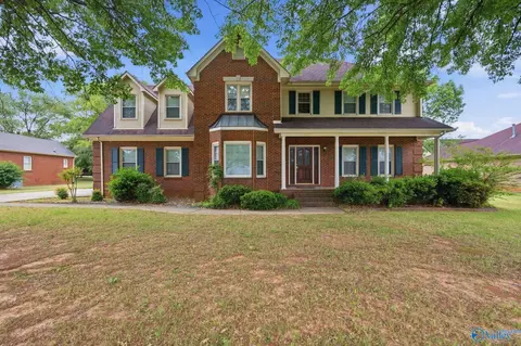 102 Redcliffe Dr, Huntsville, AL 35806