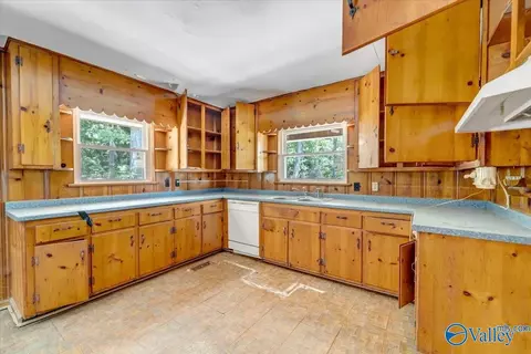 Kitchen - 112 N Greenway Dr, Trinity, AL 35673 photo 3 of 5
