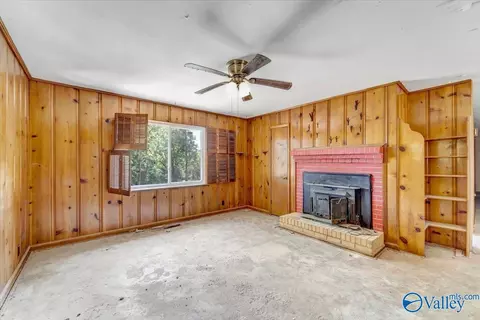 Living - 112 N Greenway Dr, Trinity, AL 35673 photo 2 of 4