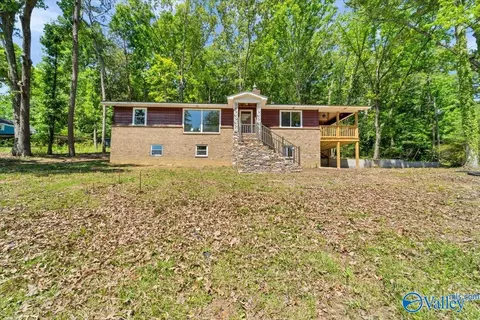 112 N Greenway Dr, Trinity, AL 35673
