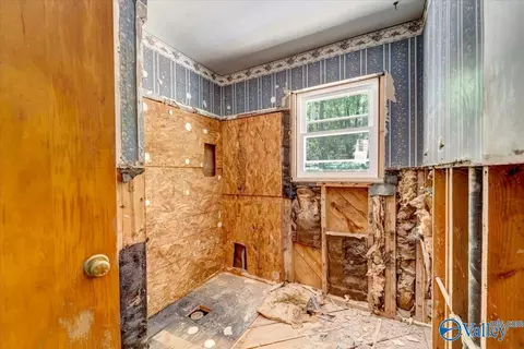 Bath - 112 N Greenway Dr, Trinity, AL 35673 photo 1 of 1