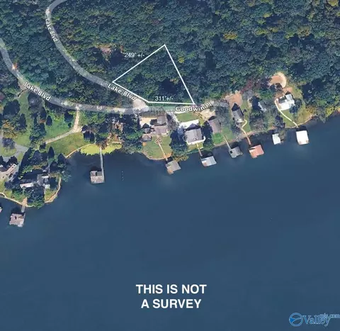 39 Lake Boulevard, Scottsboro, AL 35769
