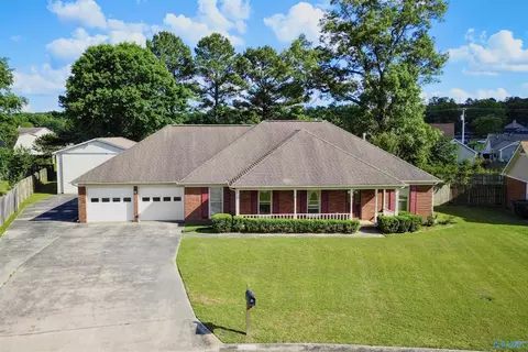 2816 Winthrop Dr, Decatur, AL 35603