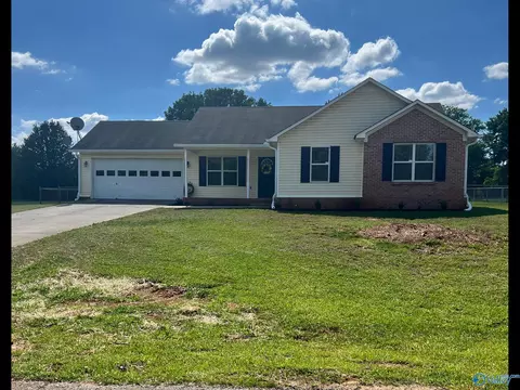 228 Falcon Ridge Dr, Huntsville, AL 35811