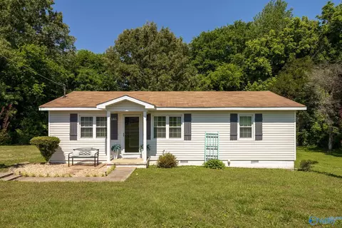 142 Lark Rd, New Market, AL 35761