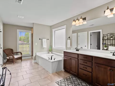 Bath - 134 Grayson St, Gurley, AL 35748 photo 1 of 3