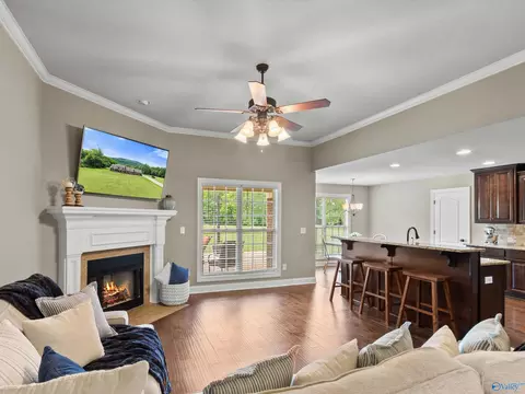 Living - 134 Grayson St, Gurley, AL 35748 photo 2 of 3