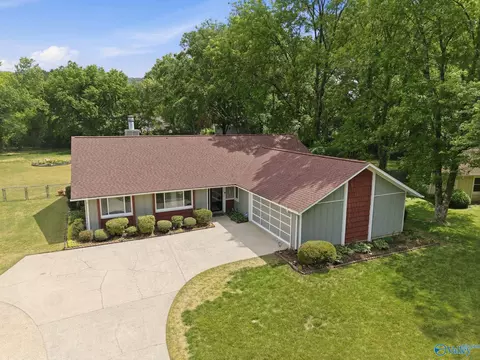 1906 W Tuliptree Dr, Huntsville, AL 35803