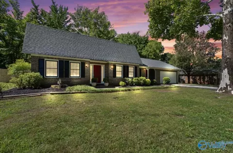 2906 Hunterwood Dr, Decatur, AL 35601