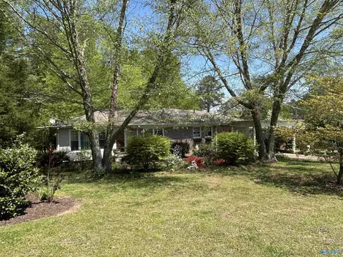 405 Mountain Dr, Gadsden, AL 35904