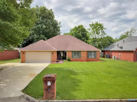 2709 Friar Tuck Ct, Decatur, AL 35603