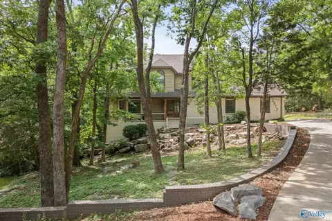 2517 Garth Rd, Huntsville, AL 35801