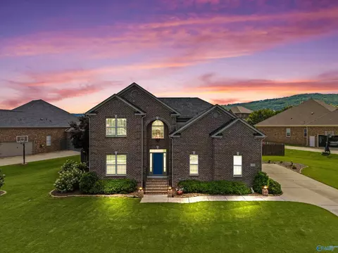 7574 Crestridge Dr, Owens Cross Roads, AL 35763