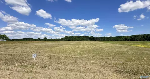 2 Meadows Rd, Athens, AL 35613