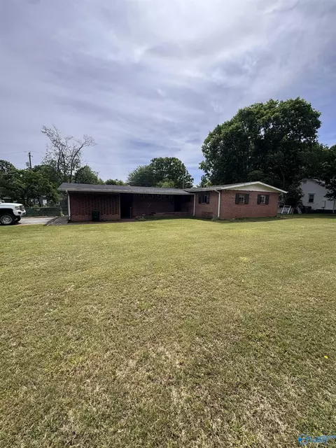 1305 S Madison St, Athens, AL 35611