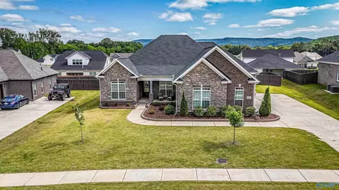 8230 Nantucket Cir, Owens Cross Roads, AL 35763