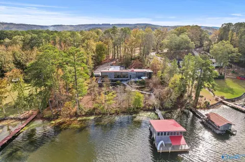 3156 Lakeshore Dr, Scottsboro, AL 35769
