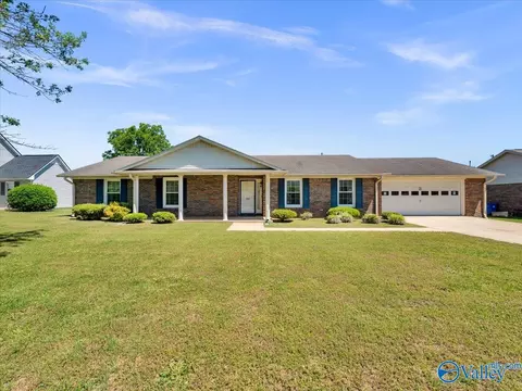 404 Crutcher Cir, Athens, AL 35611