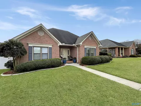 2217 Yorkshire SE, Decatur, AL 35601