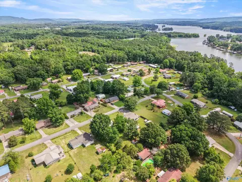 222 Lakewood Dr, Scottsboro, AL 35769