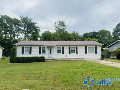518 Dean St, Scottsboro, AL 35768